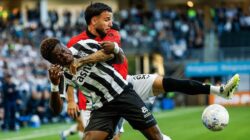 **Calvin Verdonk Brilliance Pemicu NEC 4-1 Heracles di Eredivisie**