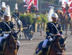 Kirab Merah Putih, Bendera Dibawa dengan Kereta Kencana Garuda Prabayaksa – Update 1