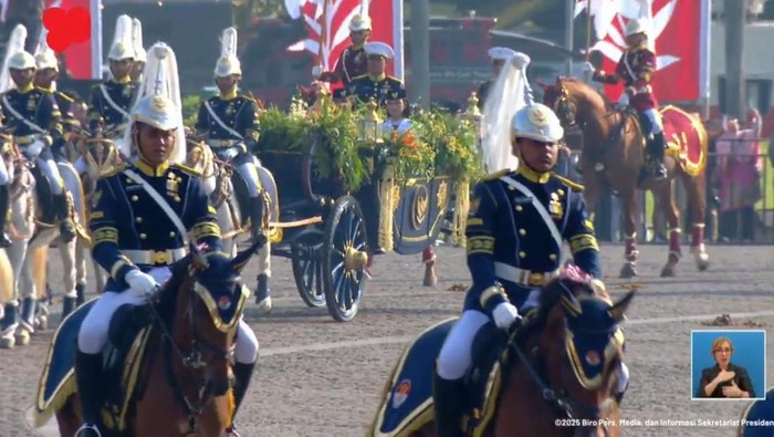 Kirab Merah Putih, Bendera Dibawa dengan Kereta Kencana Garuda Prabayaksa - Update 1