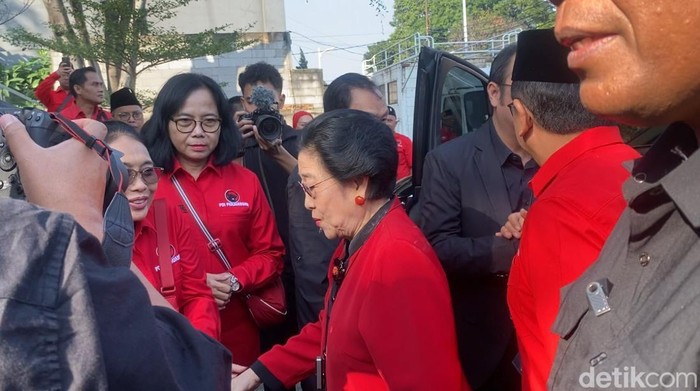 Megawati Wowkan HUT RI di Sekolah Partai, Sekjen Hasto Jadi Sorotan