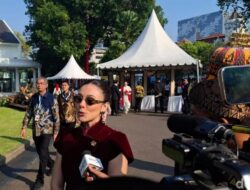 **Nicholas Saputra dan Wulan Guritno Bersama dalam Peringatan HUT RI ke-80 di Istana**