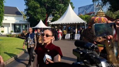 **Nicholas Saputra dan Wulan Guritno Bersama dalam Peringatan HUT RI ke-80 di Istana**