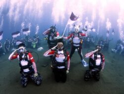 **Upacara HUT RI Ke-80 di Bawah Laut: Tradisi Unik dari Maluku Utara**