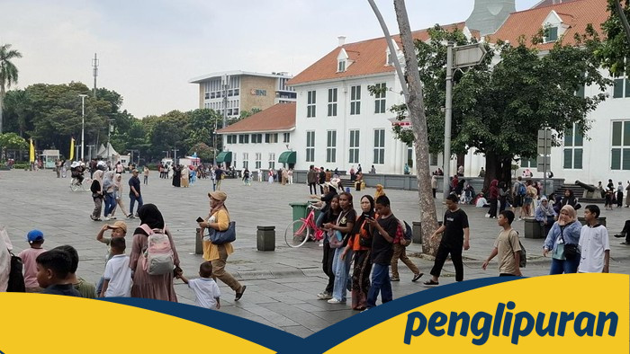 **Gerimis Tak Turunkan Antusiasme, Kota Tua Jakarta Ramai di Libur HUT ke-80 RI**