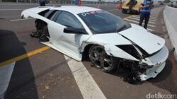 Lamborghini Ringsek di Tol Kunciran: Kronologi Tabrakan yang Memprihatinkan!