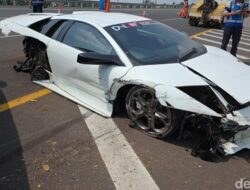 “Roh Jutaan Rupiah: Pelajaran dari Kecelakaan yang Bikin Lamborghini Ringsek di Tol Kunciran”