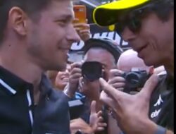 “Terungkap! Ini Isi Obrolan Rossi-Stoner saat Bertemu di MotoGP Austria: Apa yang Sebenarnya Dicari oleh Para Legenda?”