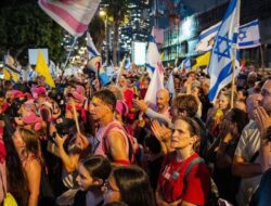 Dunia Hari Ini: Ratusan Ribu Israel Protes, Minta Perang Gaza Berakhir!