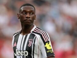 [Kolo Muani Siap Potong Gaji untuk Balik ke Juventus, Apakah Ini Langkah yang Bijak?]