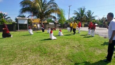 Lomba Makan Kerupuk hingga Balap Karung, Polsek Dumai Gelar Kegiatan Seru di HUT RI