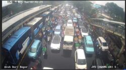 Lalin Cawang Macet, TransJ Terhenti!