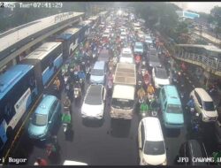 Lalin Cawang Macet, TransJ Terhenti!