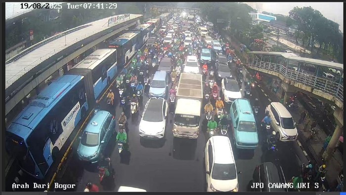 Lalin Cawang Macet, TransJ Terhenti!