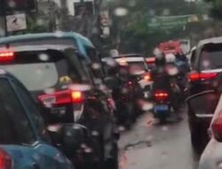 Lalin Ciputat Arah Lebak Bulus Macet Pagi Ini, Proyek Pipa Air Jadi Biang Kerok!