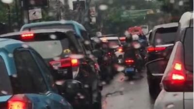 Lalin Ciputat Arah Lebak Bulus Macet Pagi Ini, Proyek Pipa Air Jadi Biang Kerok!