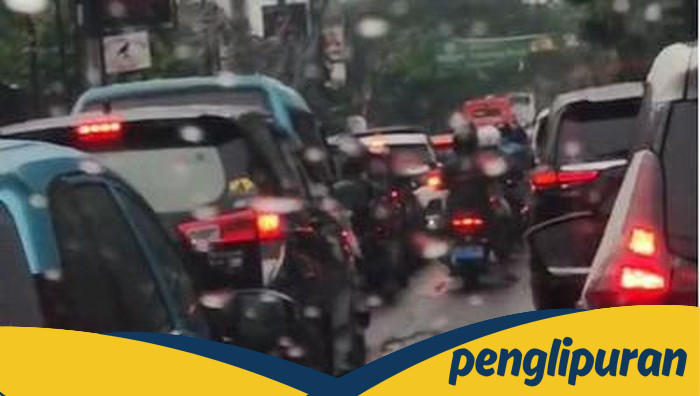 Lalin Ciputat Arah Lebak Bulus Macet Pagi Ini, Proyek Pipa Air Jadi Biang Kerok!