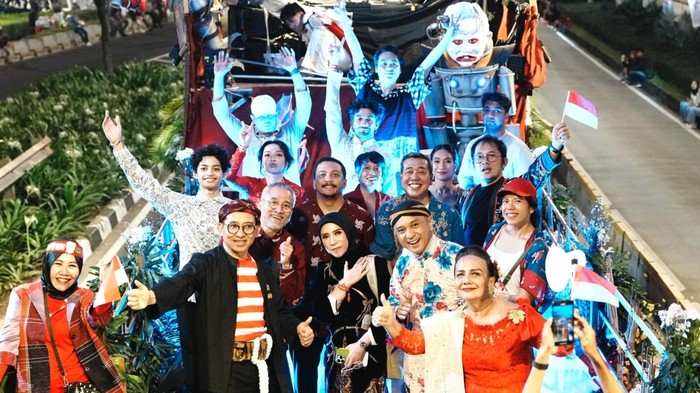 Deretan Artis Papan Atas Menyusuri Karnaval Kemerdekaan dalam Kendaraan Kemenbud!