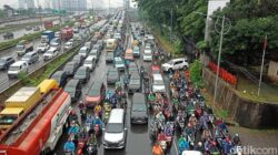 Hujan dan Hari Pertama Usai Long Weekend, Ini Titik-titik Macet di Jakarta – Update 1