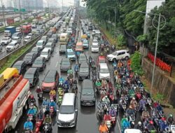 Hujan dan Hari Pertama Usai Long Weekend, Ini Titik-titik Macet di Jakarta – Update 1
