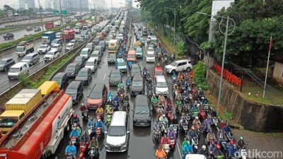 Hujan dan Hari Pertama Usai Long Weekend, Ini Titik-titik Macet di Jakarta – Update 1