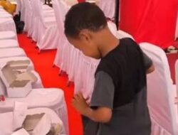 Viral 2 Bocah SD di Gowa Kumpulkan Sisa Kue Pejabat Usai Perayaan HUT RI ke-80, Cerita Ini Membuat Netizen Berdecak Kagum!