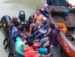 Polisi Selamatkan 6 Pemancing dari Laut Demak, Cuaca Buruk Bermain-main dengan Nyawa!
