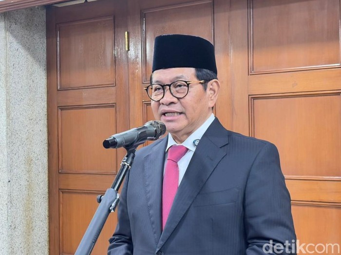 Pramono Larang 'Pak Ogah' Atur Lalin di TB Simatupang: Konflik Wewenang Dishub-Polisi