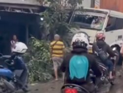 Truk Kontainer Seruduk Teras Rumah Warga di Marunda Jakut, Hancurkan Properti dan Ganggu Lalu Lintas