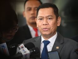 **Pimpinan DPR Bantah Isu Kenaikan Gaji dan Tunjangan, Adies Kadir Jelaskan Fakta**