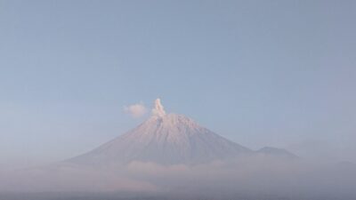 **4 Kali Erupsi Gunung Semeru Hari Ini, Letusan Mencapai 1 Km!**