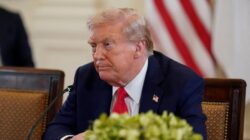 **Jeli! Fans Chelsea Temukan Medali Madueke di Kantor Trump**