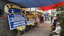Tragedi Mengerikan: Bank Kacab Duka, Karangan Bunga Berjejer di Rumah yang Tewas Usai Diculik