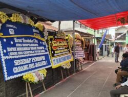 Tragedi Mengerikan: Bank Kacab Duka, Karangan Bunga Berjejer di Rumah yang Tewas Usai Diculik