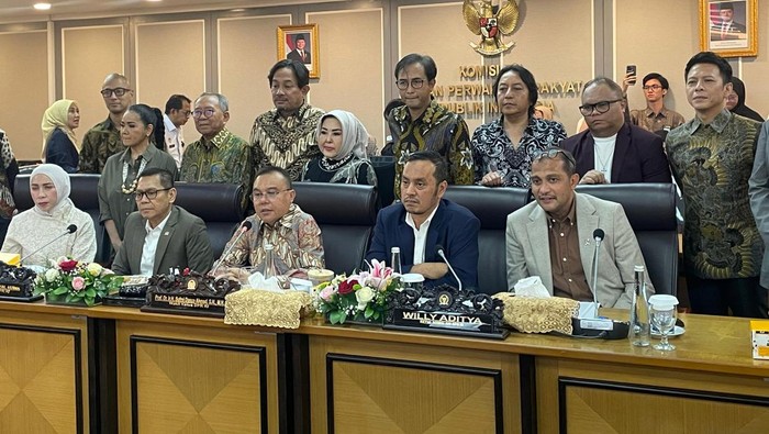 DPR Berikan Kebijakan Baru: Penyanyi-Pencipta Lagu Jadi Bagian Revisi UU Hak Cipta