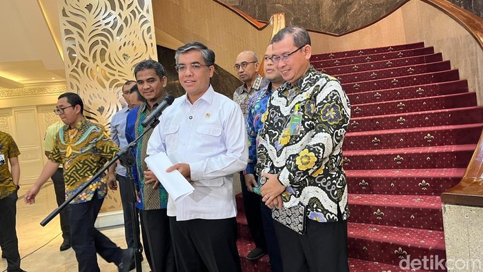 **Menaker Yassierli: Penangkapan Noel oleh KPK Merupakan Pukulan Berat bagi Kementerian**