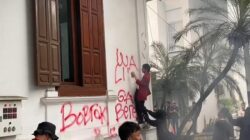 Demo Mahasiswa Berujung ricuh, Vandalisme Merusak Gedung Balai Kota Bogor