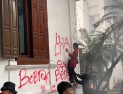 Demo Mahasiswa Berujung ricuh, Vandalisme Merusak Gedung Balai Kota Bogor