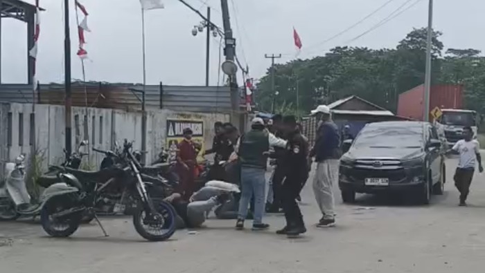 2 Oknum Brimob Ditangkap atas Keterlibatan dalam Pengeroyokan Staf KLH dan Wartawan di Serang
