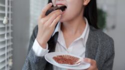 “Tak Berdaya dihadapkan dengan Sugar Craving Saat Kerja? Ini Solusinya agar Tetap Produktif & Sehat!”
