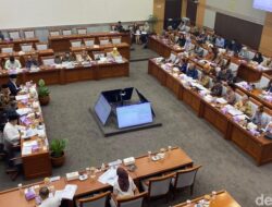 “Panja Revisi UU Haji Dukung Petugas Embarkasi Bukan Muslim: Polemik Kebebasan Beragama dalam Haji”