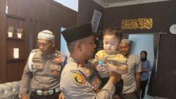 Polsek Sungai Sembilan Bersilaturahmi dengan Keluarga Alm. Brigadir Handoko, Perkuat Bonda Kemanusiaan