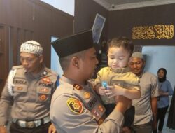 Polsek Sungai Sembilan Bersilaturahmi dengan Keluarga Alm. Brigadir Handoko, Perkuat Bonda Kemanusiaan