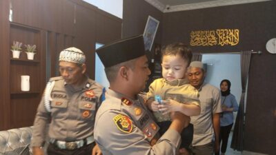 Polsek Sungai Sembilan Bersilaturahmi dengan Keluarga Alm. Brigadir Handoko, Perkuat Bonda Kemanusiaan