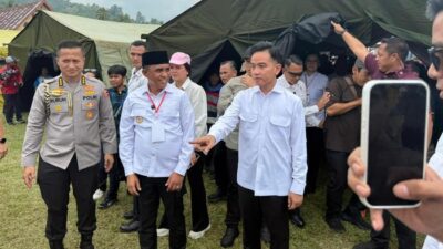 “Gibran Tinjau Pengungsian Korban Gempa Poso, Pastikan Bantuan Terpenuhi: Apakah Bantuan Sampai ke Yang Terdampak?”