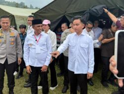 “Gibran Tinjau Pengungsian Korban Gempa Poso, Pastikan Bantuan Terpenuhi: Apakah Bantuan Sampai ke Yang Terdampak?”