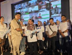 **Menteri PKP Serahkan Kunci Rumah Subsidi untuk Buruh Kahatex, Jalin Harapan Baru**