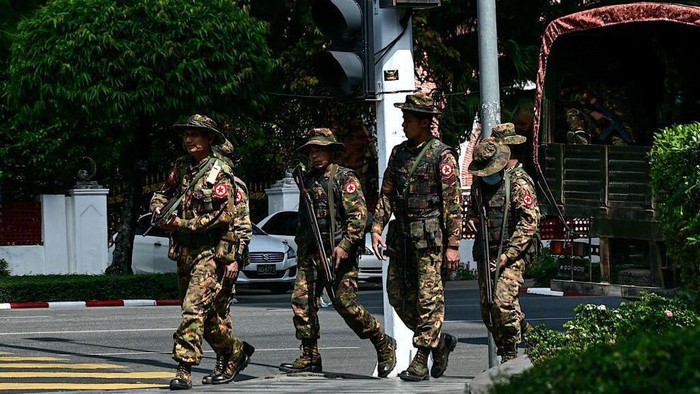 **Junta Myanmar: Jembatan Sejarah Dibom, Perang Saudara Terus Melanda**