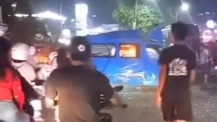 **Detik-Detik Mengerikan: Angkot Berbahan Bakar Gas Meledak di Bogor, Ini Penjelasan Polisi**
