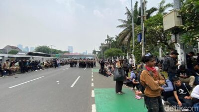 Demo 25 Agustus di Depan DPR: Apakah Lalin Jalan Gatot Subroto Siap untuk Krisis?