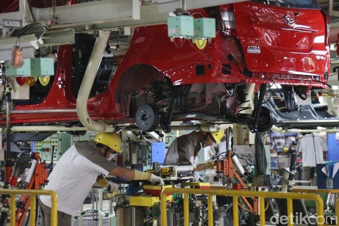 **Produksi Mobil Indonesia Mencapai 1,2 Juta Unit/Tahun, dengan Kontribusi Besar dari Daihatsu**